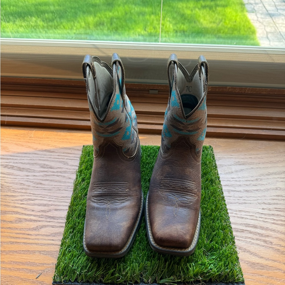 brand new just tried them on did not fit. They are a   7 C in Arait sizing.
